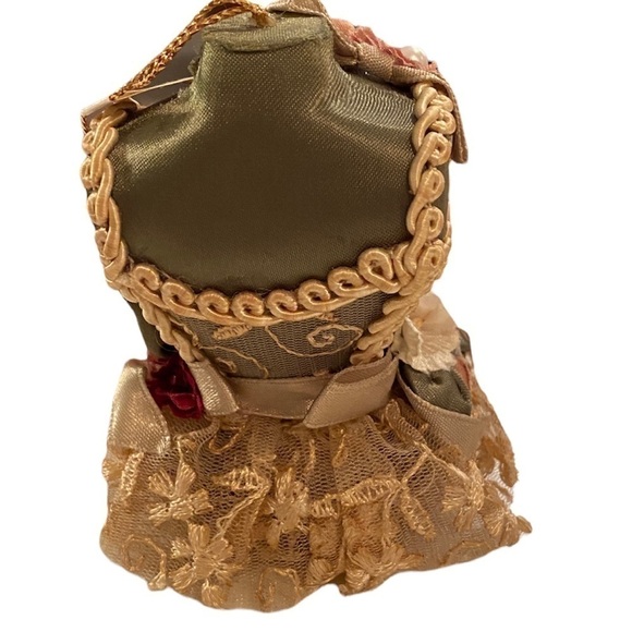 💕Katherine’s Collection Victorian Ballerina Bust Form Ornament - Picture 3 of 6